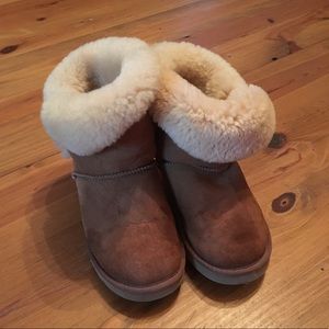 Tan Ugg Bailey Button